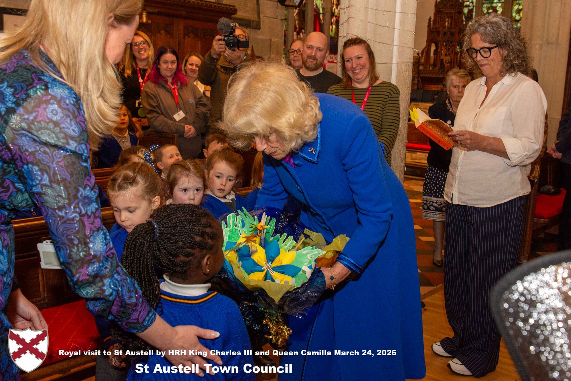 Queen with Mount Charles School pupils at Holy Trinity Church in St Austell